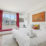 Apt Avec Balcon Design Par Fleur Delesalle 6 Pers